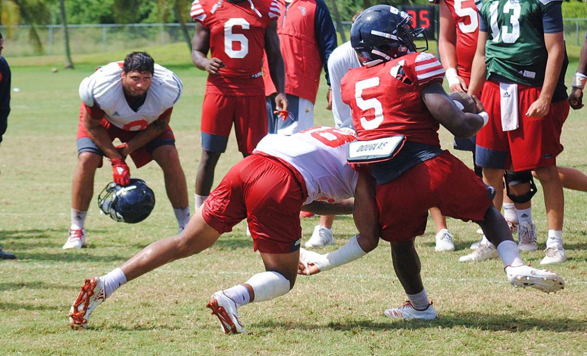 HARD KNOCKS at the OX: The Showdown <div class='secondary-title'><span style='color:#818181;font-size:14px;'>To settle an on-field argument, FAU coach Lane Kiffin called for a one-on-one, goal line battle better running back Devin Singletary and safety Jalen Young.</div>