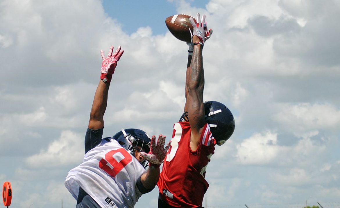 HARD KNOCKS at the OX: Turnover Game <div class='secondary-title'><span style='color:#818181;font-size:14px;'>The FAU quarterback who turns the ball over the least in Saturday's scrimmage may well be the one who starts the opener vs. Navy.</div>