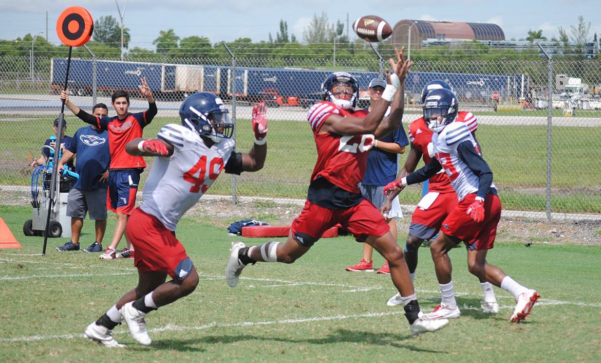 HARD KNOCKS at the OX: The Showdown <div class='secondary-title'><span style='color:#818181;font-size:14px;'>To settle an on-field argument, FAU coach Lane Kiffin called for a one-on-one, goal line battle better running back Devin Singletary and safety Jalen Young.</div>