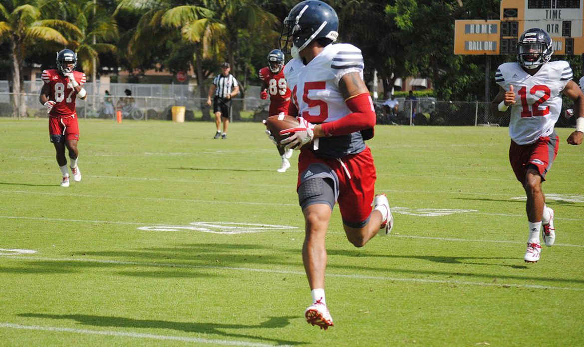 Defensive Day <div class='secondary-title'><span style='color:#818181;font-size:14px;'>FAU's offense struggles at Miami's Hadley Park during first extended scrimmage of the fall.</div>