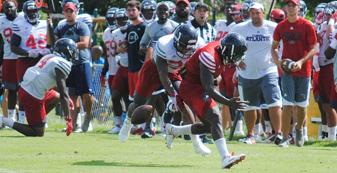 Defensive Day <div class='secondary-title'><span style='color:#818181;font-size:14px;'>FAU's offense struggles at Miami's Hadley Park during first extended scrimmage of the fall.</div>