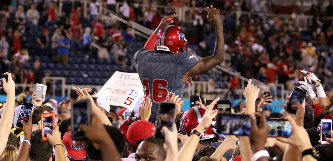 Trophy Dance <div class='secondary-title'><span style='color:#818181;font-size:14px;'>FAU grabbed the Shula Bowl trophy, then raced into the locker room, where a special guest joined the dance. Here's our GameBrowser, filled with Shula Bowl notes.</div>