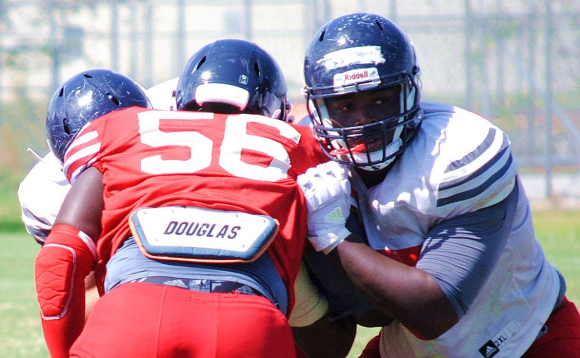 Air Traffic Control <div class='secondary-title'><span style='color:#818181;font-size:14px;'>In Chris Tooley and Shelton Lewis, FAU boasts two lockdown corners who free up the rest of the defense to pressure opposing quarterbacks.</div>
