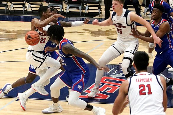 Finale Falls Short <div class='secondary-title'><span style='color:#818181;font-size:14px;'>FAU can't overcome slow start, late run in loss to La. Tech that closes out the home schedule.</div>