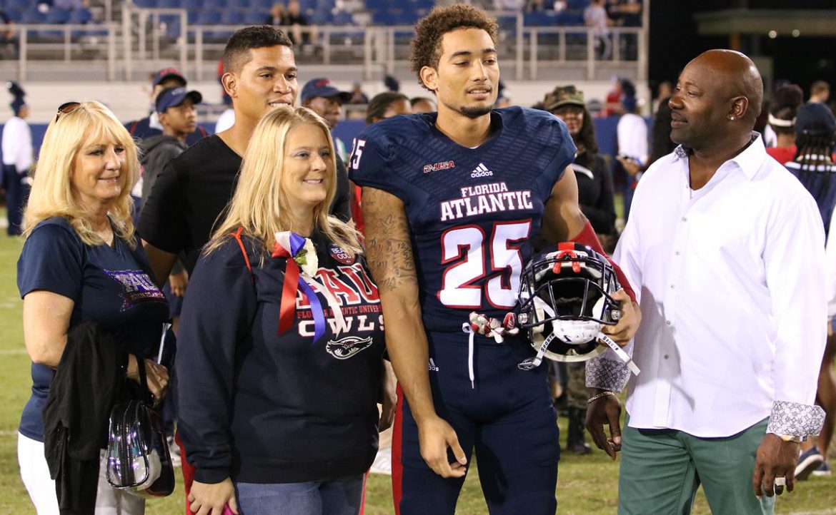 Photo Gallery:<br> ODU 42, FAU 24 <div class='secondary-title'><span style='color:#818181;font-size:14px;'>Photos showing the pregame ceremony and game action from FAU's loss to ODU.</div>