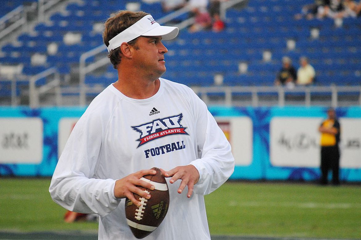 Photo Gallery:<br> FAU vs Navy <div class='secondary-title'><span style='color:#818181;font-size:14px;'>From the Owl Walk to the post game, our camera was there to capture Lane Kiffin and your favorite FAU players. Enjoy the gallery.</div>