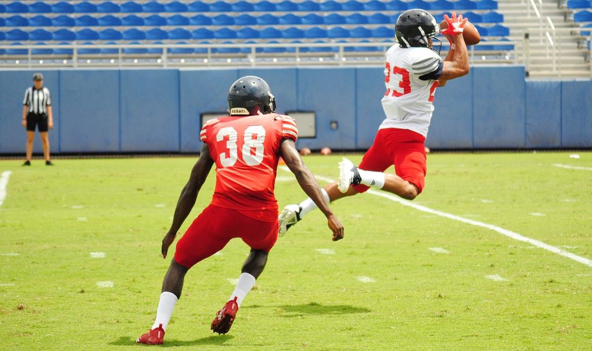 Air and Land <div class='secondary-title'><span style='color:#818181;font-size:14px;'>FAU's offense made big plays through the air and on the ground, getting the best of the Owls' new defense during the first spring scrimmage.</div>