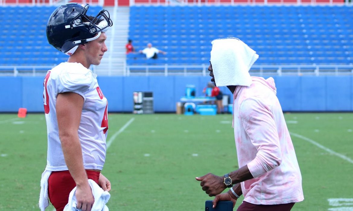 Dominating D <div class='secondary-title'><span style='color:#818181;font-size:14px;'>FAU's defense pressured quarterbacks and forced turnovers while containing the offense during the Owls' first fall scrimmage.</div>